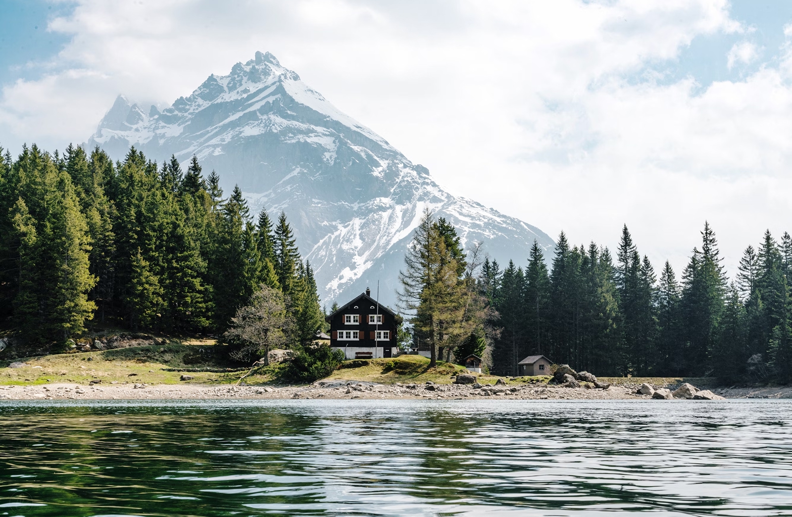 Échange de maison en Suisse – Votre porte d'entrée vers les Alpes, l'innovation et la nature